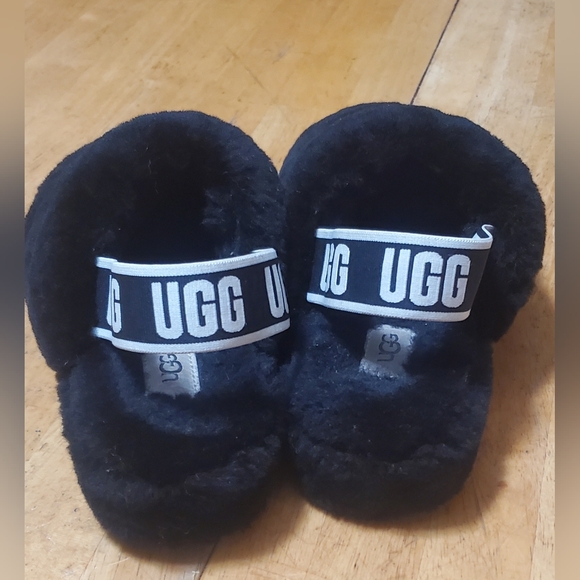 Black UGG Slippers  Size 6 - Picture 3 of 4